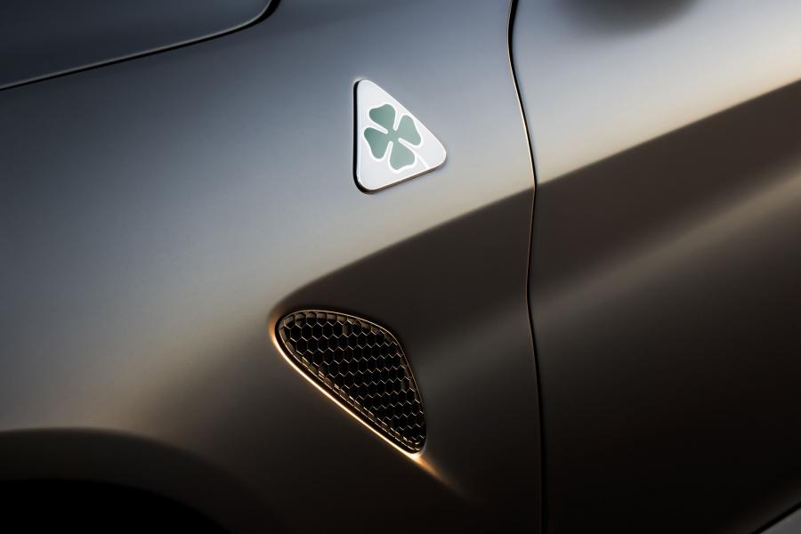 Детали экстерьера Alfa Romeo Giulia Quadrifoglio NRING (952) 2019 года  (NA) (фото 8 из 31)